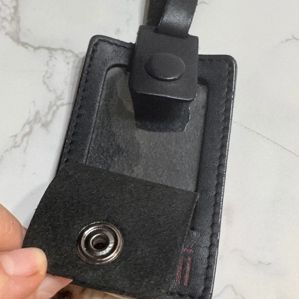 TUMI Black Leather Luggage Tag Snap Flap Adjustable Buckle Strap Accessory